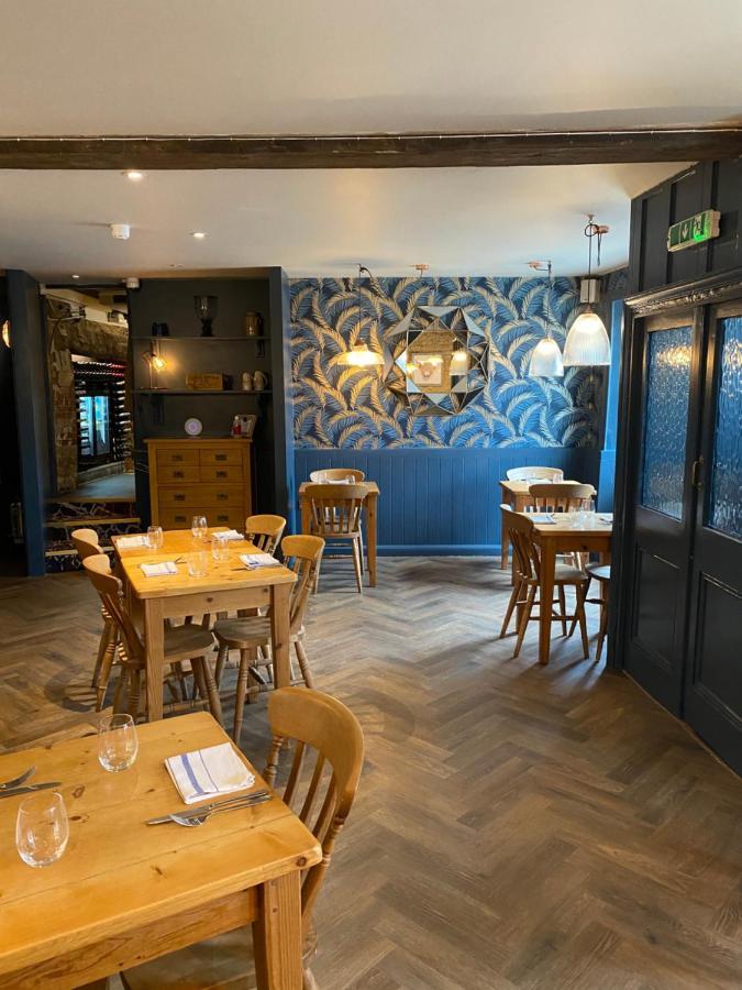 The Red Lion Hotel Cricklade Exterior photo